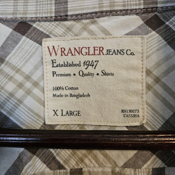 Wrangler Plaid Button-Up Shirt White Brown Tan Casual Neutral Classic - Picture 6 of 7